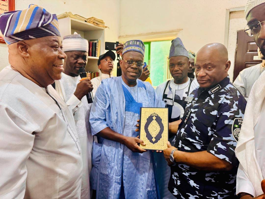 PHOTONEWS: Adeniji Kazeem Observes Juma’ah At Abuja Ansar-Ud-Deen Mosque