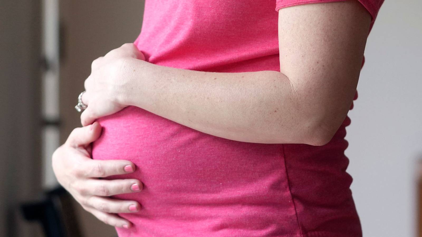 Woman Who Had Sex With Two Identical Twins Told It Is ‘Not Possible’ To Identify Father Of The Baby