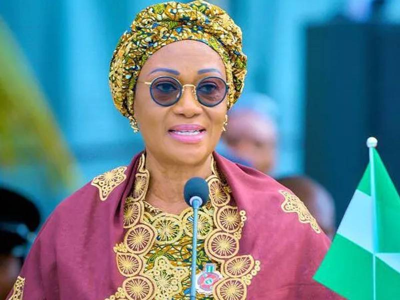 Remi Tinubu Promotes Abia Industry With N2bn Donation, Promises To Wear ‘Akwete’ Wrapper If Husband’s Re-Elected President