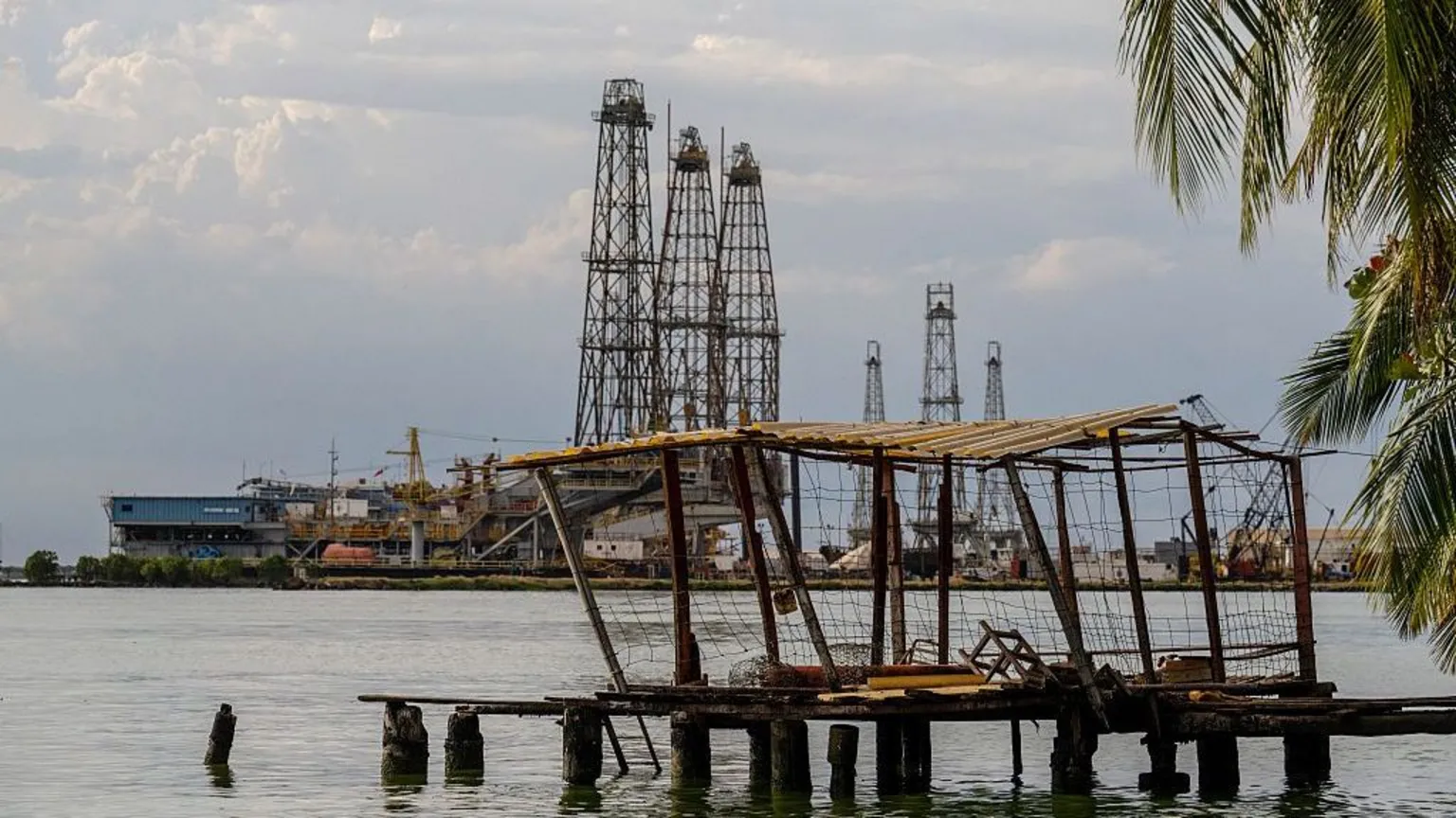 Trump Hails ‘Historic’ Deal For US To Control 65bn Barrels Of Venezuela’s Oil