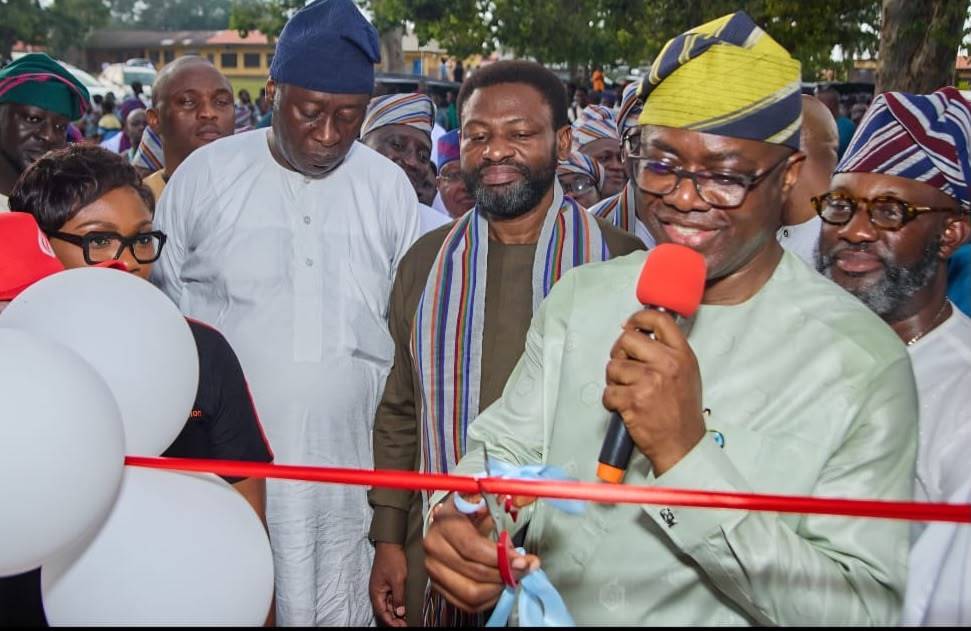 PHOTOS: EMADEB Energy Group CEO, Adebowale Olujimi Gives Back To Alma Mater, Government College, Ibadan